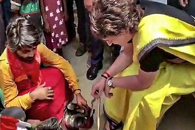 Priyanka Gandhi, Priyanka Gandhi  snake charmer act, Wildlife Protection Act, uttar pradesh, Gauri Maulekhi, lok sabha elections 2019