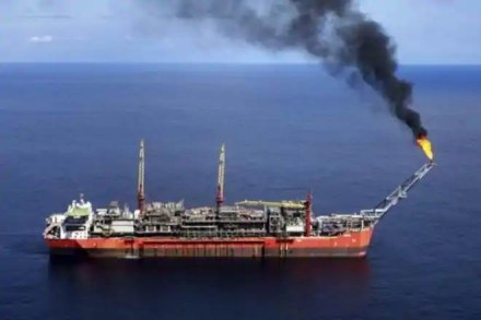  Fujairah's port is about 140 kilometers (85 miles) south of the Strait of Hormuz, the narrow mouth of the Persian Gulf through which a third of all oil at sea is traded. (Representational Image)