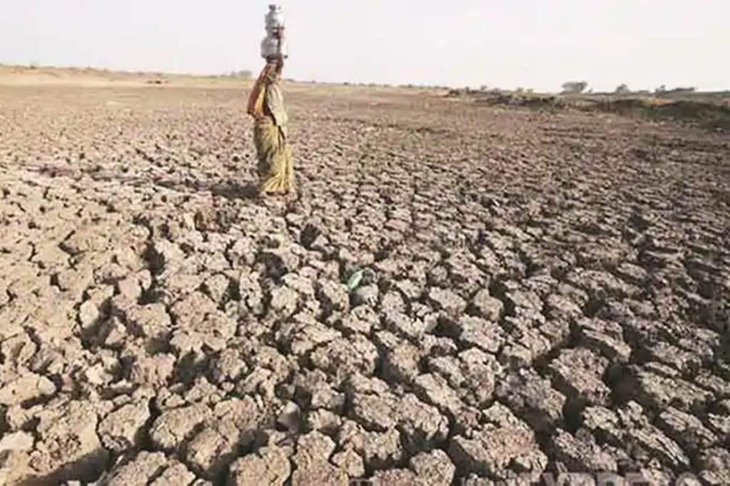 Maharashtra water crisis: Parched villagers damage dam gate