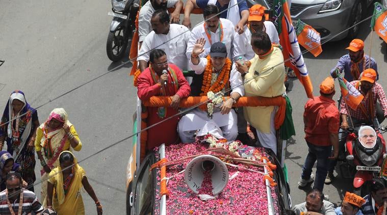 Gautam Gambhir, Gautam Atishi pamphlet row, Harbhajan Singh, VVS Laxman, lok sabha elections, general elections, india, elections