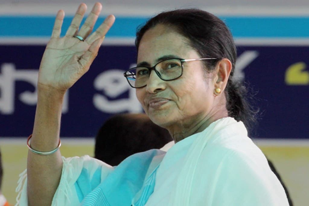 Lok Sabha Elections 2019: Mamata Banerjee accuses BJP, RSS activists entering state sporting central forces uniform