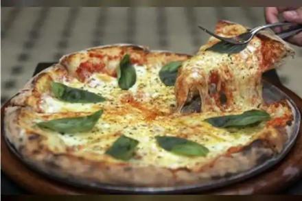 Papa John founder, papa john pizza chain, papa john shares, papa papa john shares sale