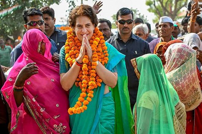 Priyanka Gandhi, Priyanka Gandhi snakes, Priyanka Gandhi snake charmers, Priyanka Gandhi holding snakes, Priyanka Gandhi raebareli