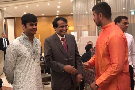 Suresh Prabhu meeting Indian diaspora in Japan (Twitter image)