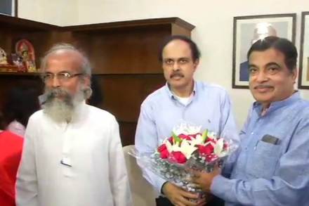 Nitin Gadkari with Minister of State in the Ministry of Micro, Small and Medium Enterprises Pratap Chandra Sarangi (ANI Image)
Nitin Gadkari with Minister of State in the Ministry of Micro, Small and Medium Enterprises Pratap Chandra Sarangi (ANI Image)