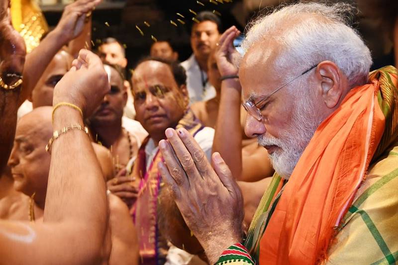 PM Modi, Narendra Modi, Modi, PM Narendra Modi, PM Modi in Tirupati, PM Modi in Thrissur, Tirupati, Guruvayur Lord Krishna temple, Modi in Guruvayur, Guruvayur images, tirupati pictures