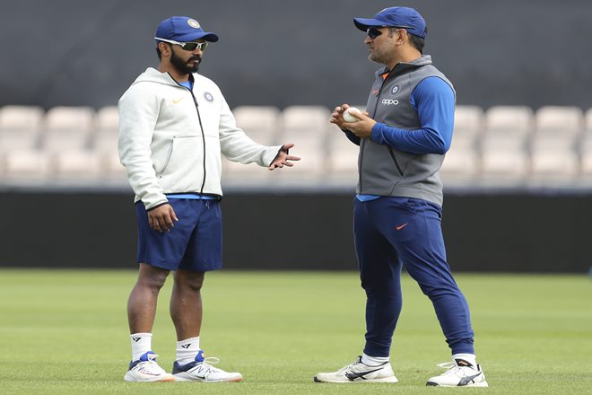 Kedar Jadhav, MS Dhoni