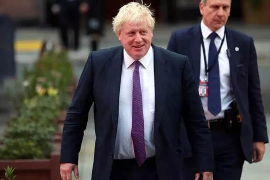 Boris Johnson launches bid to become next UK prime minister
