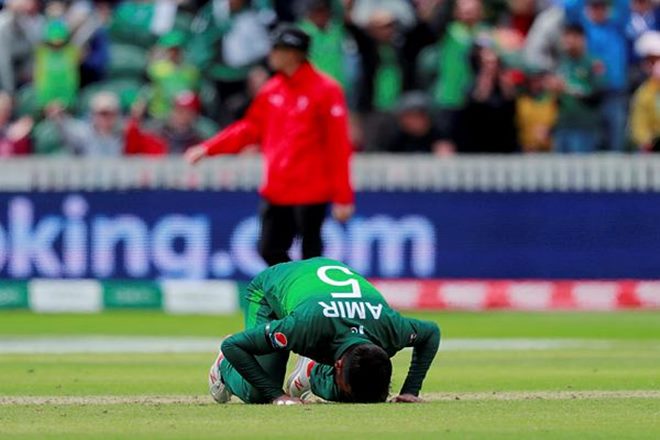 As Australia looked for quick runs, Amir showed his class by bowling another maiden over.
