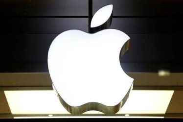Apple could change the camera set up on all the phones this year. 