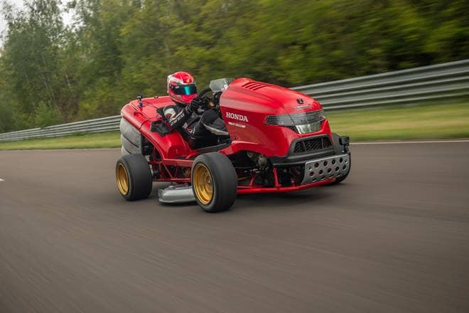 And the Guinness World Record for 'Fastest Acceleration 0-100 mph for a Lawnmower' goes to ... drumroll ... Honda Mean Mower! It's back in the record books with a nastier top speed figure. Does your lawn mower do 160 km/h and does it do it in under seven seconds?