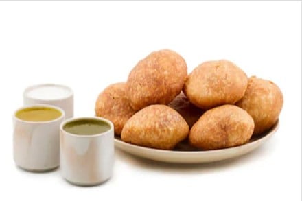 Aligarh kachoriwala’s defence: Have to feed 15 mouths; who will buy expensive GST kachoris?