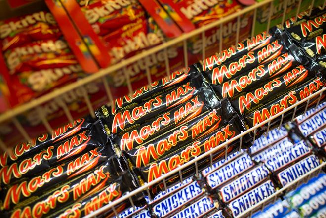Mars Max chocolate bars sit on display inside the Wrigley's plant, operated by Mars Inc., in St. Petersburg, Russia, on Wednesday, Sept. 14, 2016. Mars Inc. is calling on the U.S. Food and Drug Administration to issue voluntary guidelines for how much salt should be in processed food. Photographer: Andrey Rudakov/Bloomberg