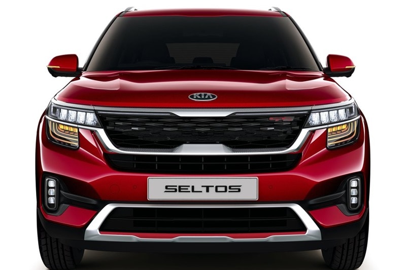 The exterior design of the Kia Seltos is quite identical to the SP2i concept which was first showcased at the 2018 Auto Expo. Up-front, this compact SUV comes with Kia's signature 'Tiger Nose' grille. Flanking this are the all-LED headlamps which come with integrated daytime running lamps. Accentuating its SUV appeal are the faux skid plate on the front bumper.