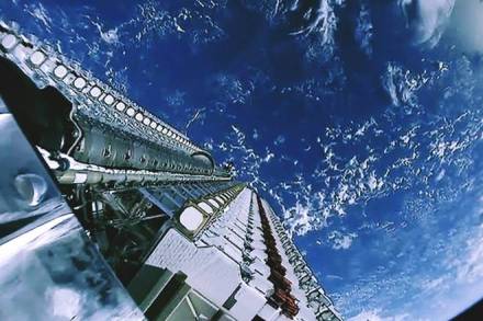SpaceX, Starlink, Elon Musk, false constellation, Earth, solar arrays, SpaceX rocket launch SpaceX, Starlink, Elon Musk, false constellation, Earth, solar arrays, SpaceX rocket launch