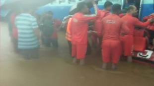 NDRF personnel are rescuing the passengers (ANI Image)
