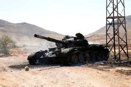 A destroyed and burnt tank in Libya (Reuters Photo)