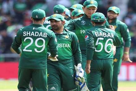 If Pakistan lose the toss and are asked to field, their miniscule semi-final hopes will be over even before the first ball is bowled at the Lord's. (AP Photo)