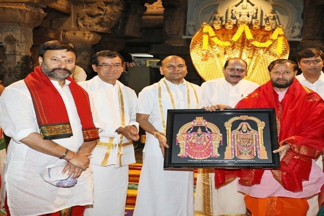 Union Minister Prakash Javadekar at Lord Balaji temple in Tirupati(Twitter image)
