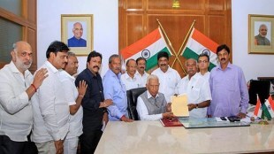 Dissident MLAs from JD(S) and Congress meet with Karnataka Governor Vajuibhai Vala at Rajbhavan (PTI Photo)