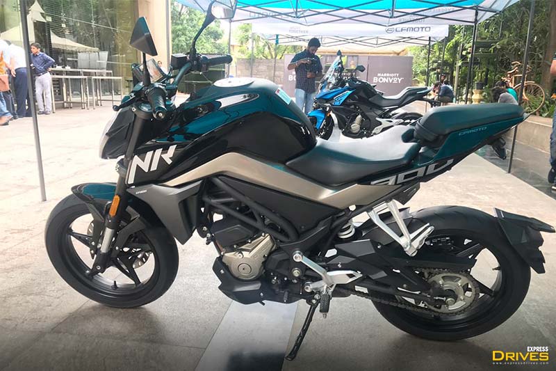 CFMoto has launched four motorcycles in India namely 300NK, 650NK, 650MT and the 650GT. The most affordable of the lot, the 300NK directly challenges the likes of KTM 390 Duke, Honda CB300R and the BMW G310R. The motorcycle looks aggressive and is feature loaded too. And most importantly, at Rs 2.29 lakh (ex-showroom, Bangalore), the CFMoto 300NK is priced significantly lower than its competition which is a big bonus point. Lets take a detailed look at the bike in the next few images.