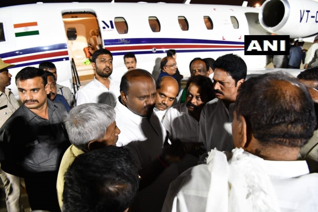 HD Kumaraswamy met Congress and JD(S) leader soon after he returned from US after a 10-day trip. 