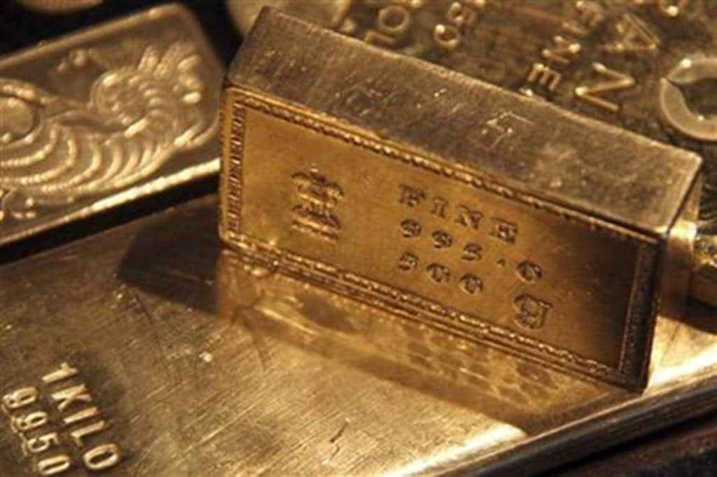 Gold little changed; US retail sales data in focus