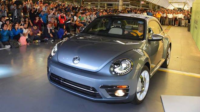 The last of 5,961 Final Edition versions of the Beetle has been sent to a museum after ceremonies took place in Puebla on July 10 to mark the end of production. (Pictured here: the very last unit of a Volkswagen Beetle; courtesy: Motor1)
