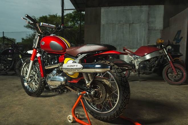 If you have a Jawa Forty Two and would like it custom built, folks at Autologue Design are just the people to go to. The Forty Two is one of the three new motorcycles that marked Jawa's re-entry in the Indian two-wheeler market, with the other two being Jawa and Perak.