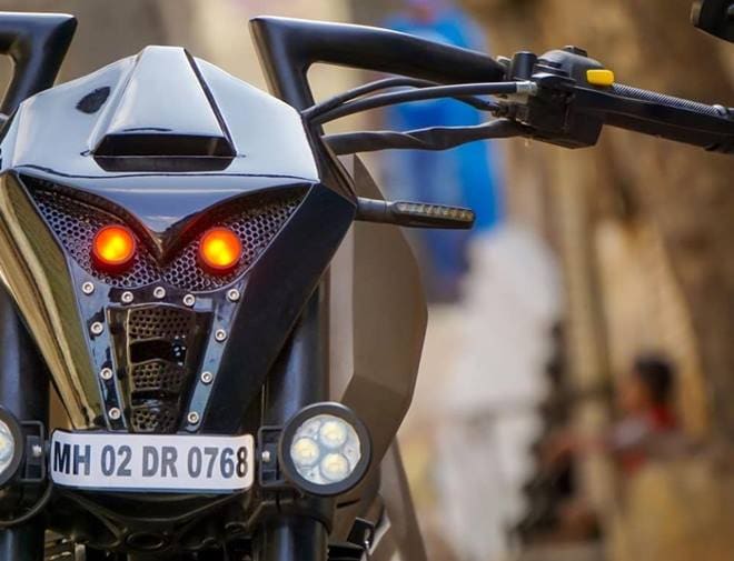 Rear tail lamp assembly has been equipped in the frame (functions-indicators, parking light, tail lamp) and the exhaust was also built by Maratha Motorcycles to make the Asura sound distinct as well.