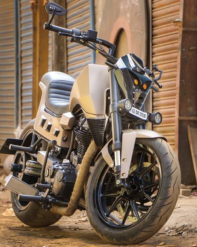 The modified Royal Enfield Asura boasts of chunky rubber with a 120/70 ZR up front and 240/45 ZRA at the rear. The number plate, disc brake mechanism has also been crafted and built in-house by Maratha Motorcycles.