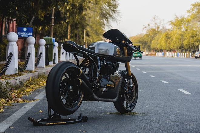 The result of the build is a fabulous-looking cafe racer with a neat finish and proper attention to detail. Nicknamed 'Vigilante', this Conti 650 has a personality far sportier than its stock form, but it retains the 'Royal' of it through a beautiful grey and gold paint job.