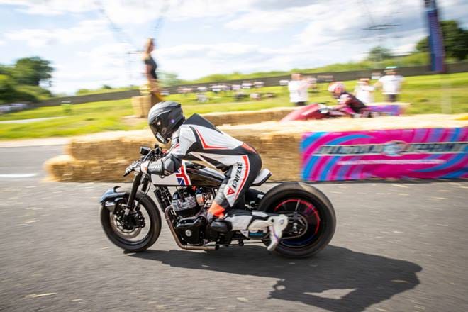 Trevor Langfield at Wizard of NOS helped them set up a unique dry nitrous system. The system’s neatly packaged underneath the seat, where the GT’s air box and wiring used to be. The lighter forks and yokes accounted for almost 10 kg of weight saving.