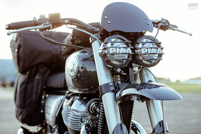 In the Malle tank pack, you’ll find five USB charging parts for phones, GPS and torches, as well as a first-aid kit, water and food. “The Royal Enfield team went to town on the paint jobs, with several post-2 a.m. nights in the spray booth to get them perfect,” says Robert. (Source: Bikeexif)