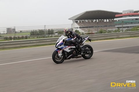 2019 BMW S1000 RR Review: India’s best 1000cc Superbike is stupendously phenomenal!