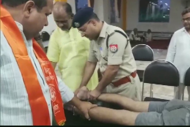 Shamli police, up police, shamli sp, shamli district, Kanwariyas foot massages, Kanwariyas medical camp, Shamli SP Ajay Kumar, ADG Meerut, Prashant Kumar, Commissioner Chandra Prakash Tripathi , Maha Kumbh, Prayagraj, shivratri