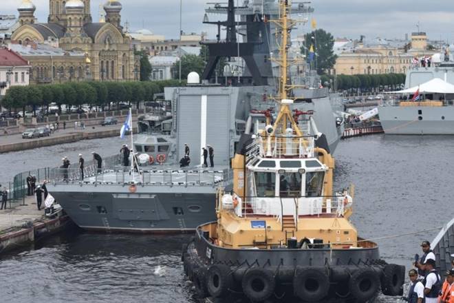The ship was welcomed into harbour by officials from the Russian Navy with a live performance by the Russian Naval Band.


