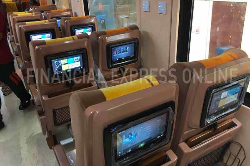 delhi lucknow Tejas Express, train number 12585, train number 12586