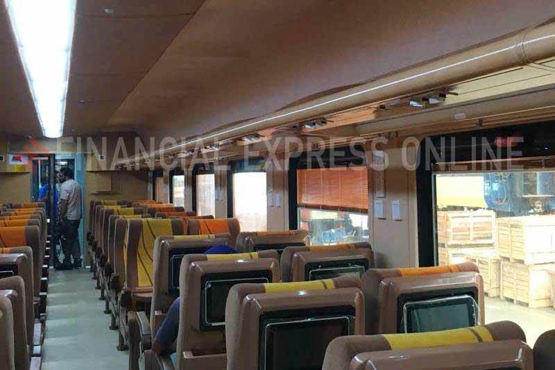 delhi lucknow Tejas Express, train number 12585, train number 12586