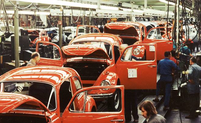 The United States became Volkswagen's most important foreign market, peaking at 563,522 cars in 1968, or 40% of production. Unconventional, sometimes humorous advertising from agency Doyle Dane Bernbach urged car buyers to "Think small."
