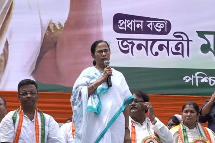 Speaking at the grand rally, Mamata Banerjee also hit out at the center over appointing retired persons as the head of the important institutions of the country. (Twitter Image) Speaking at the grand rally, Mamata Banerjee also hit out at the center over appointing retired persons as the head of the important institutions of the country. (Twitter Image)