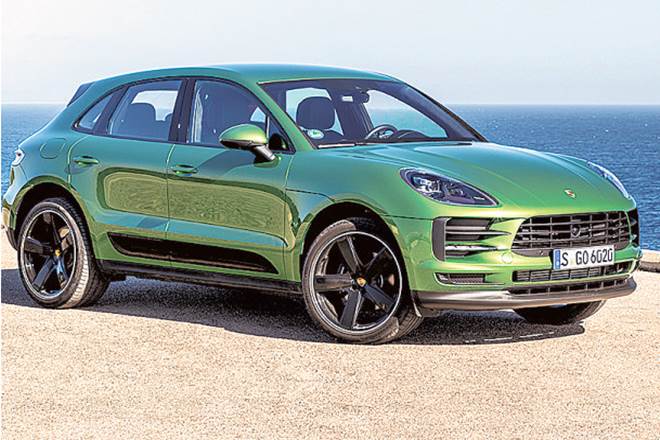 Inside, Porsche’s sports car DNA can be found throughout. The optional GT sports steering wheel in the Macan echoes the Porsche 911