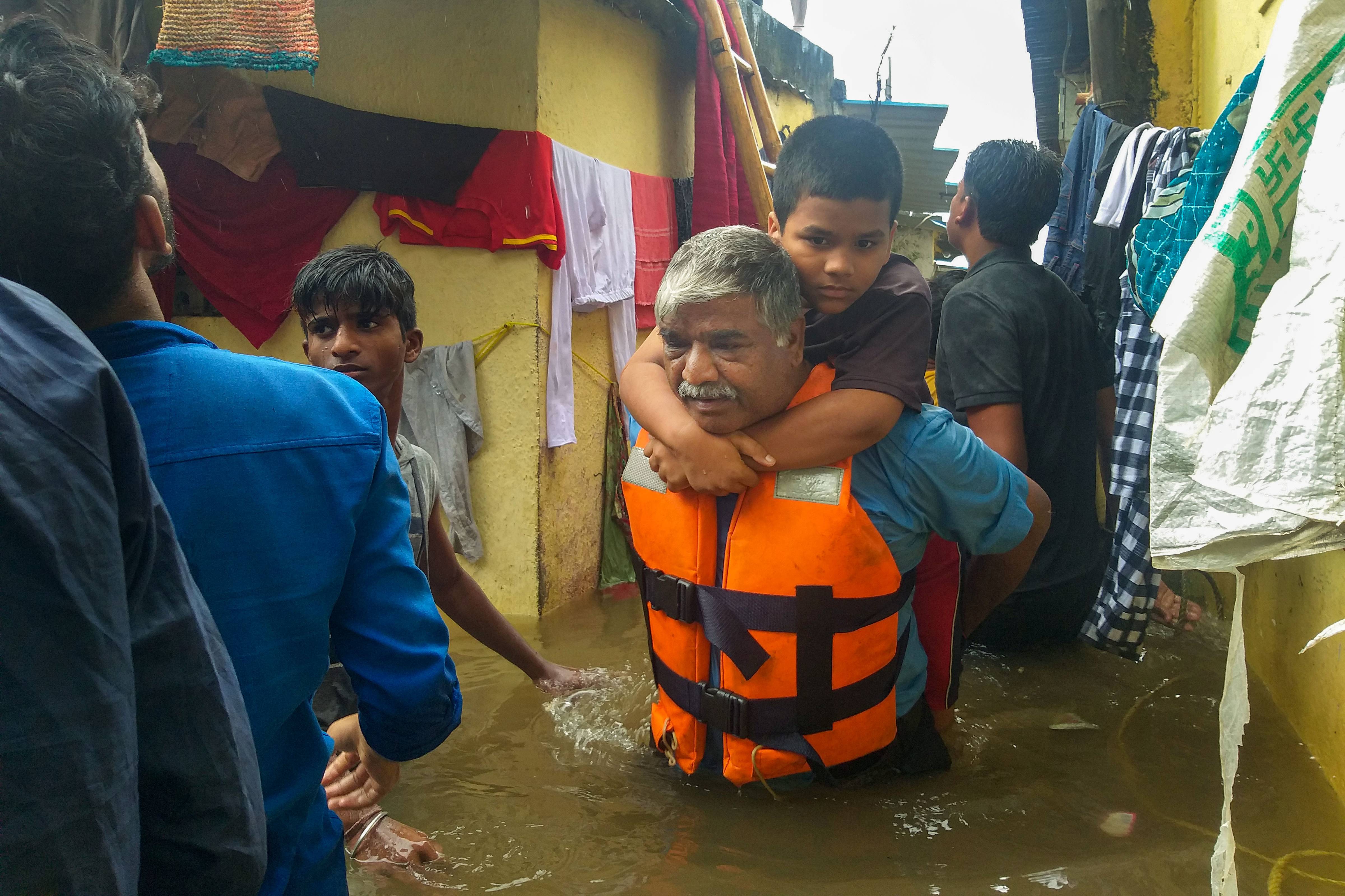 karnataka flood, kerala weather, rain in kerala, kerala rain, idukki dam, red alert in kerala, kochi weather, kolhapur flood, sangli, rain in india