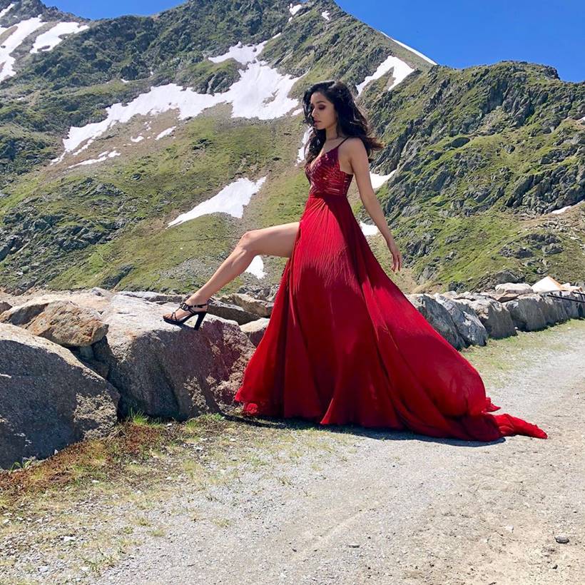 Consolidated net worth stood at Rs 3,232 crore, gross borrowing was at Rs 4,783 crore, while net borrowing stood at Rs 4,089 crore (including MOHFL).