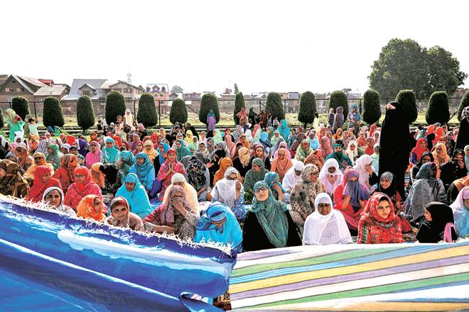 File photo of Kashmiri women offering Eid-al-Adha prayers at a mosque in Srinagar on August 12 (photo: reuters)
