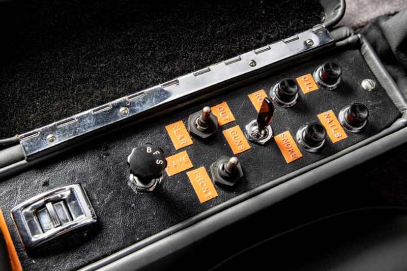 The centre console of modern cars these days feature buttons for all kinds of features and creature comforts. The centre console in this Aston Martin DB5, however, comes with switches for all the gadgets that this car has.