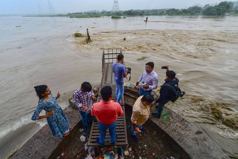 yamuna river in delhi, yamuna river, yamuna river news, yamuna river water level, yamuna river flood, yamuna river latest news, yamuna river danger mark in delhi, yamuna river delhi, yamuna river dam in haryana, yamuna river dam name, yamuna water level, yamuna water level today, yamuna water level in delhi, yamuna water level latest, yamuna water level in delhi nearest warning mark, hathnikund barrage dam, hathnikund barrage water level today, hathnikund barrage haryana, hathnikund barrage images, hathnikund barrage to delhi, delhi flood, delhi flood alert, flood alert in delhi, yamuna bridge in delhi, old yamuna bridge