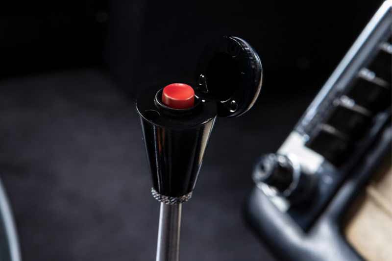 Talking about concealed weapons, another James Bond gadget which the future owner of this DB5 can play around with is the ejector seat button. Hidden in plain sight, under a flap on the gear-stick level, a push of this button will send un-wanted passenger flying away.