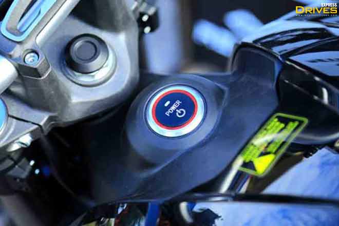The RV400 offers 4G connectivity through an embedded SIM card. Users can connect to their RV400 using a smartphone app. The bike can be started remotely, even through voice command. Revolt has equipped the RV400 with multiple exhaust sounds – Revolt, Rebel, Roar, and Race.