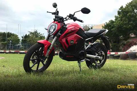 First batch of Revolt RV400 delivered in Delhi: Fully-booked for 2019!